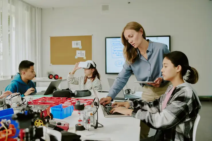 Educational Game Development Agency guiding students in VR and robotics projects