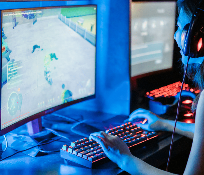 Real-time tactics game project on multi-monitor setup