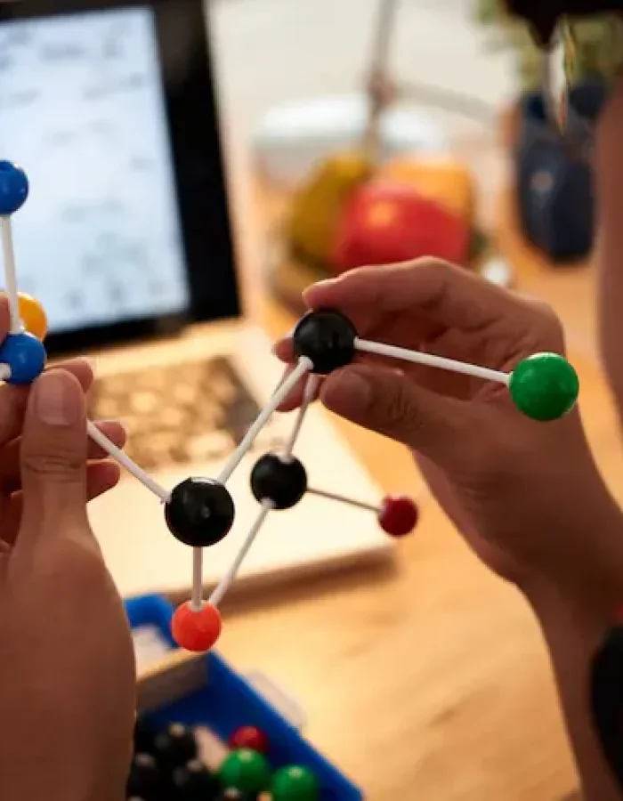 examining-molecular-model_1098-19572